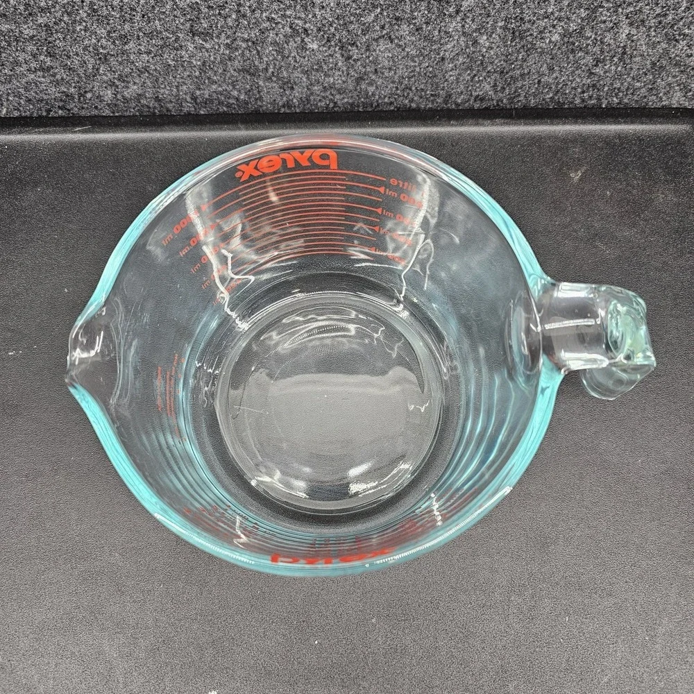 Pyrex 4 Cup 32 Oz. Glass Measuring Cup Mixing Bowl Red Letter Made in USA
